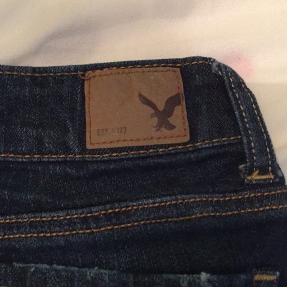 Distressed Skinny Bermuda shorts - Picture 5 of 5